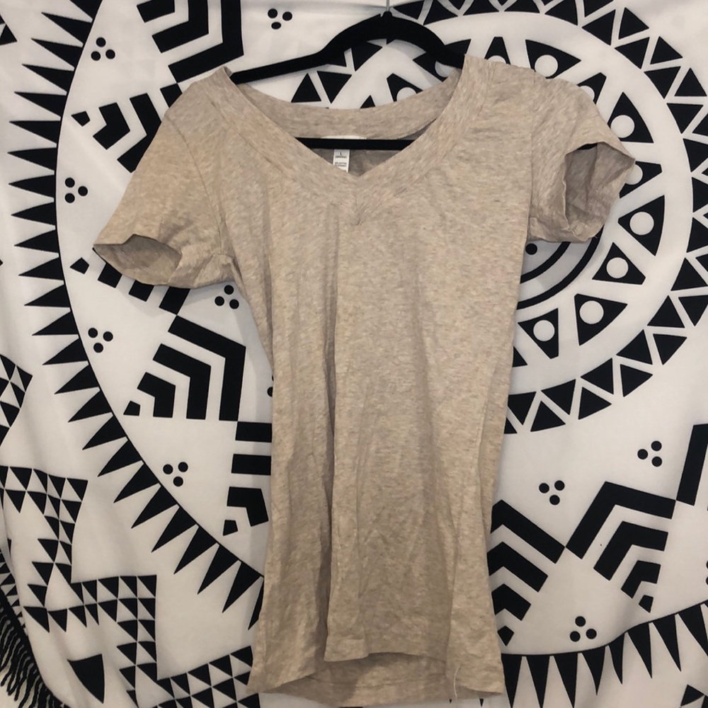 v neck tee